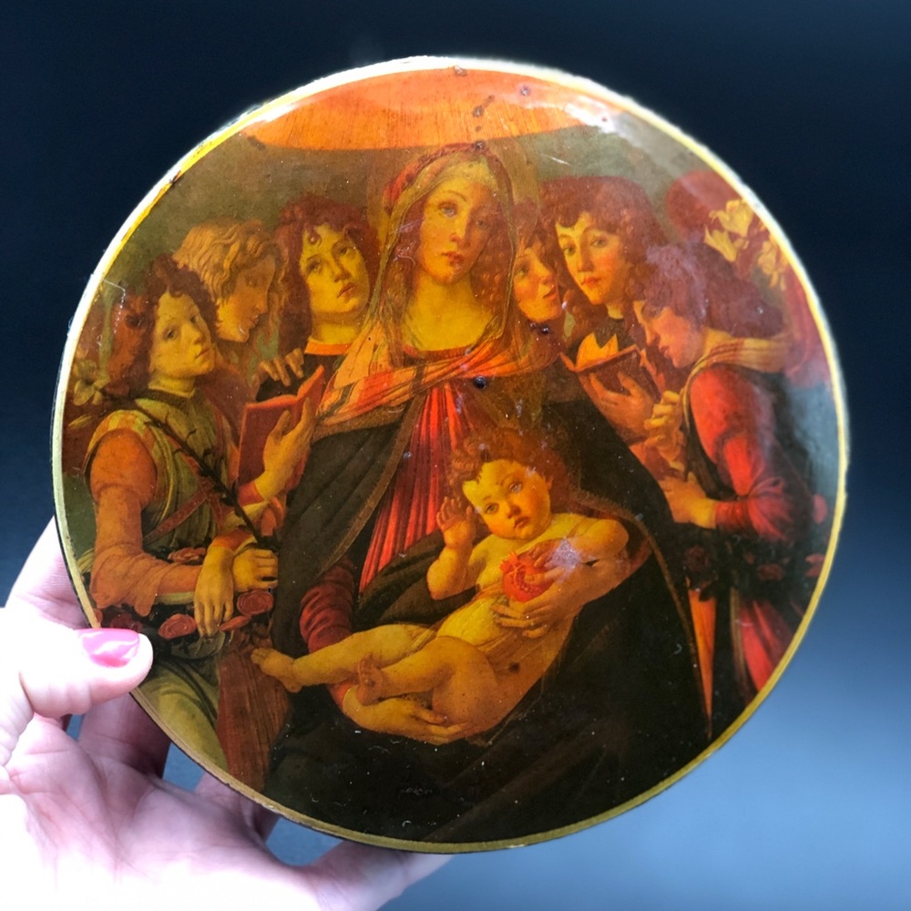 Art Circle Box with Lid